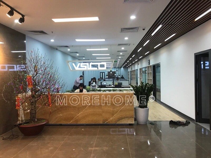 Thiết kế sảnh lễ tân văn phòng hiện đại sử dụng đá nhân tạo cao cấp ốp bàn giúp không gian thêm phần sang trọng